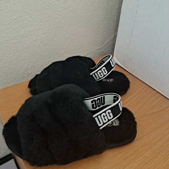UGG Other - UGG Black Kids Fluffy Slippers